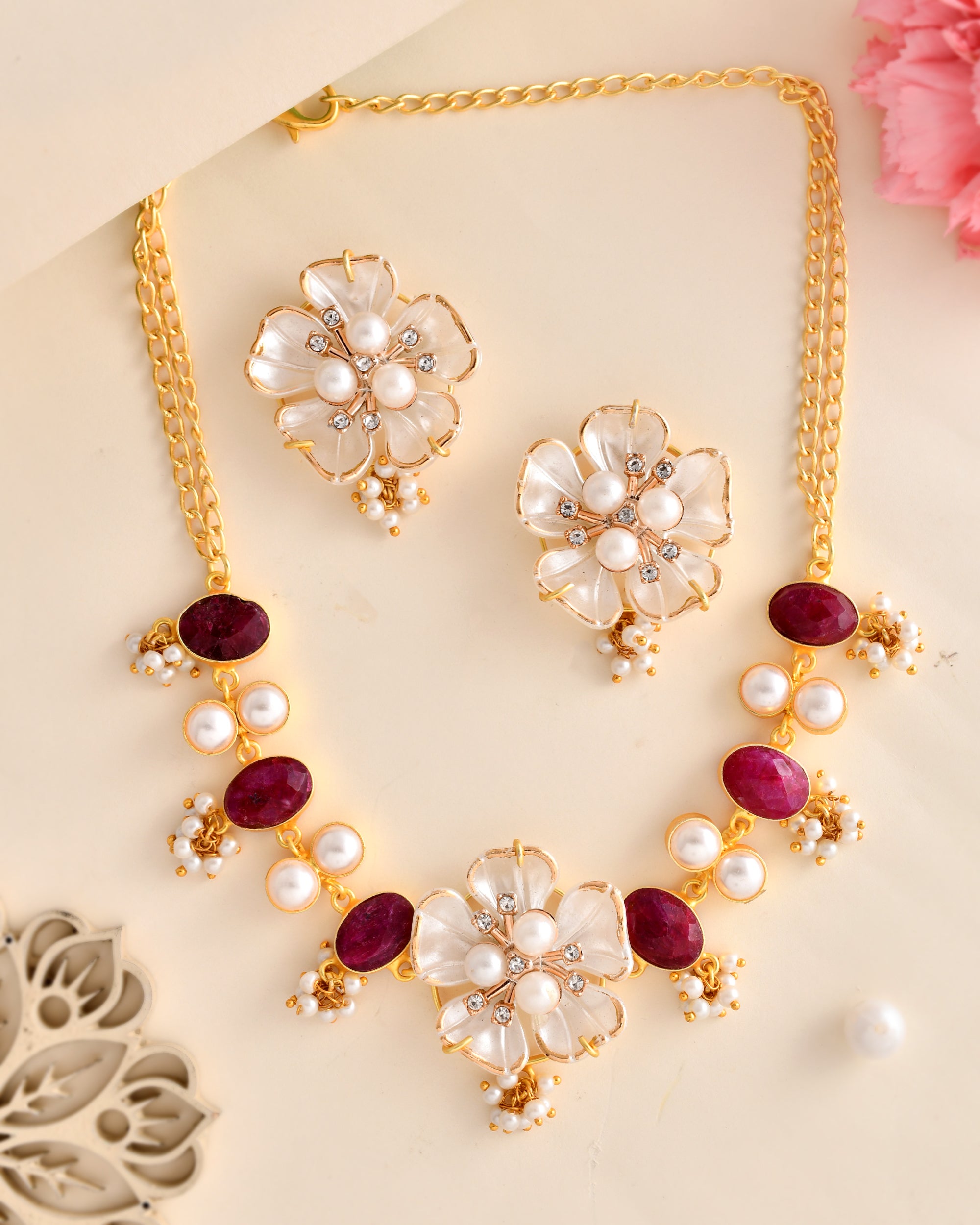 AMARA FLOWER NECKLACE